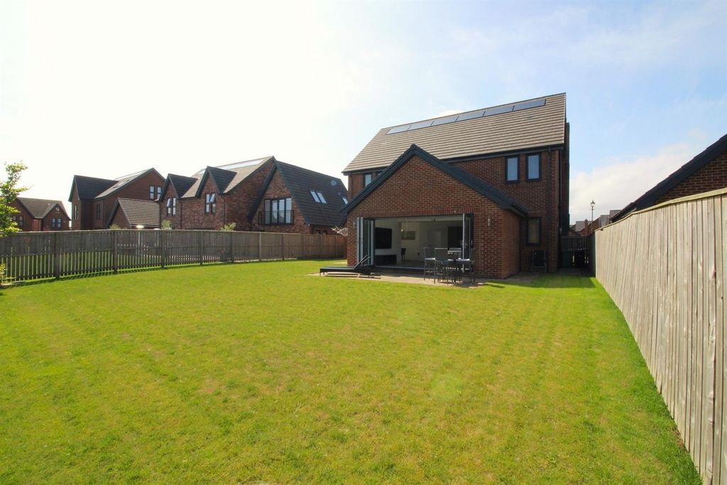 Property photo 3 of 36 Rear Garden