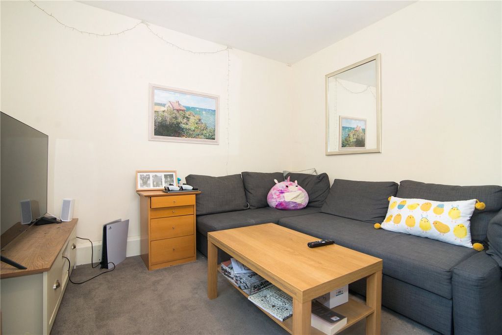 Property photo 2 of 8