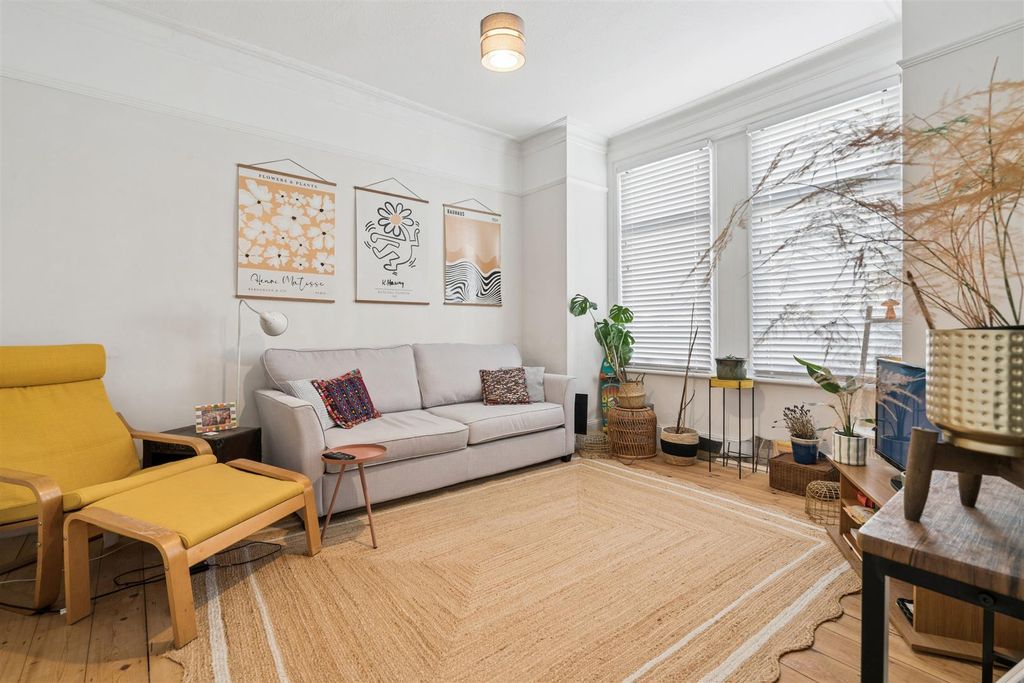 Property photo 1 of 9 8A Grenfell Road Cr4 2By Reception.Jpg