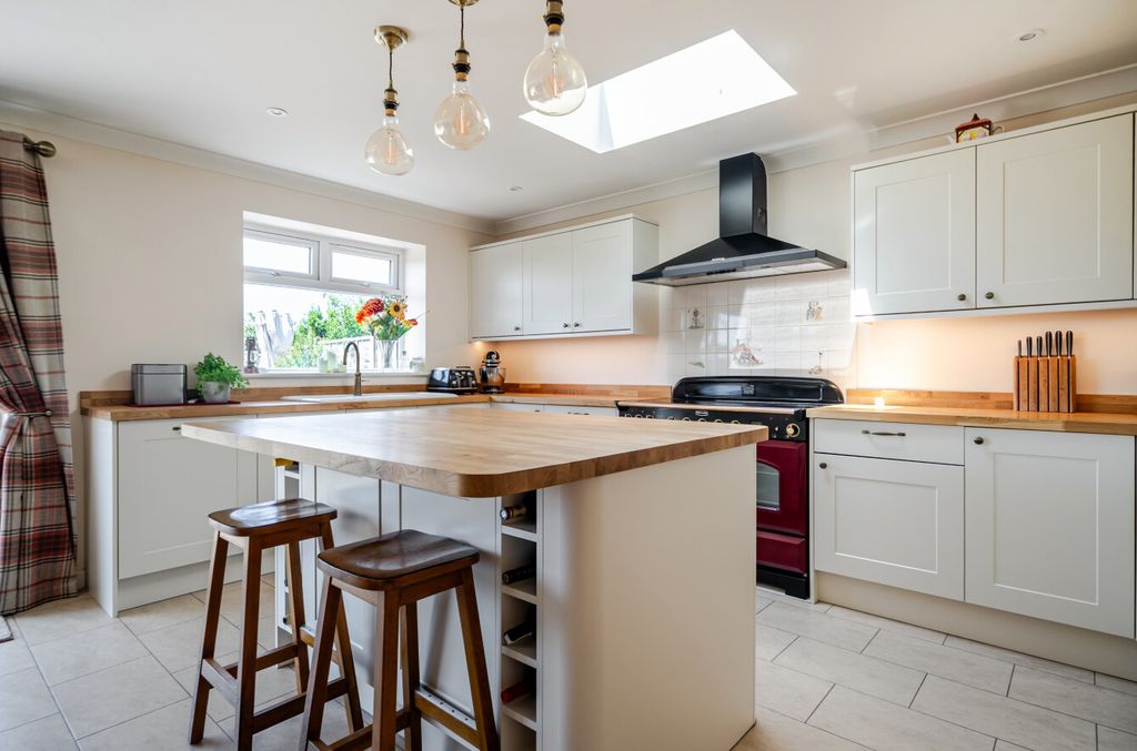 Property photo 3 of 14 1488714-18-6A4Fd9...