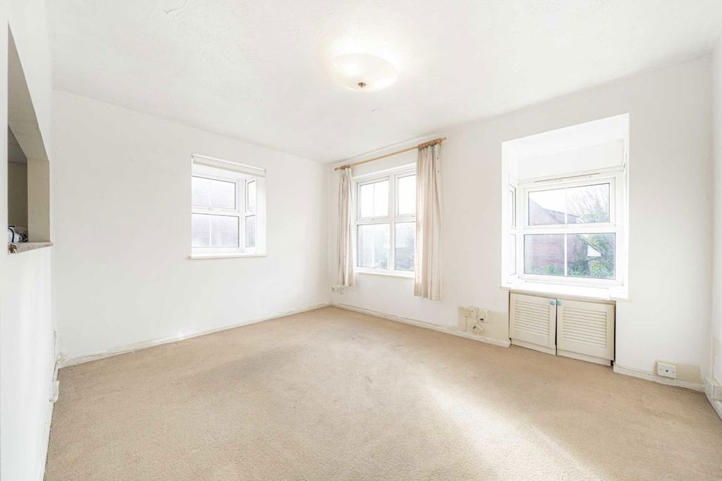 Property photo 2 of 7