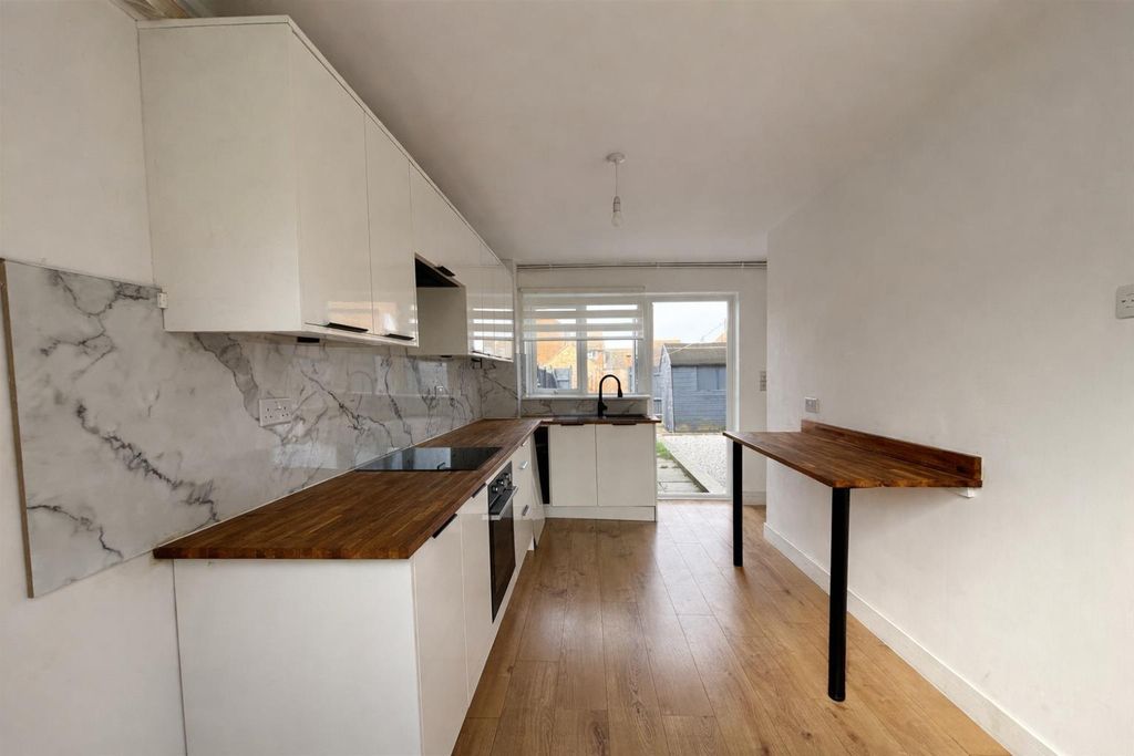 Property photo 2 of 13 Kitchen