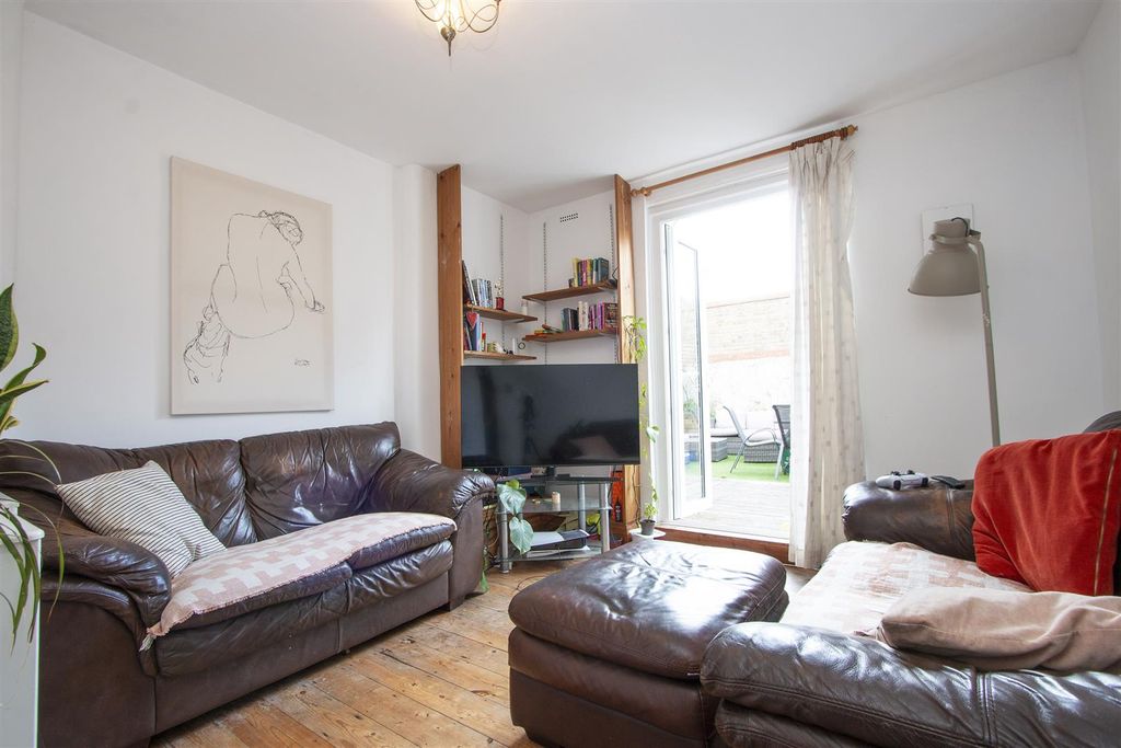 Property photo 3 of 9 21 Hoyle Road, Reception 1 New.Jpg