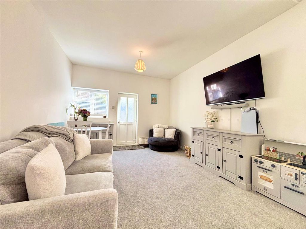 Property photo 3 of 11 Living/Dining Room