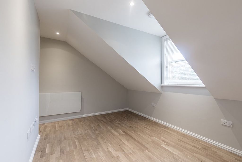 Property photo 2 of 10 Bedroom