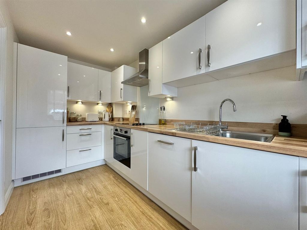 Property photo 2 of 17 Kitchen