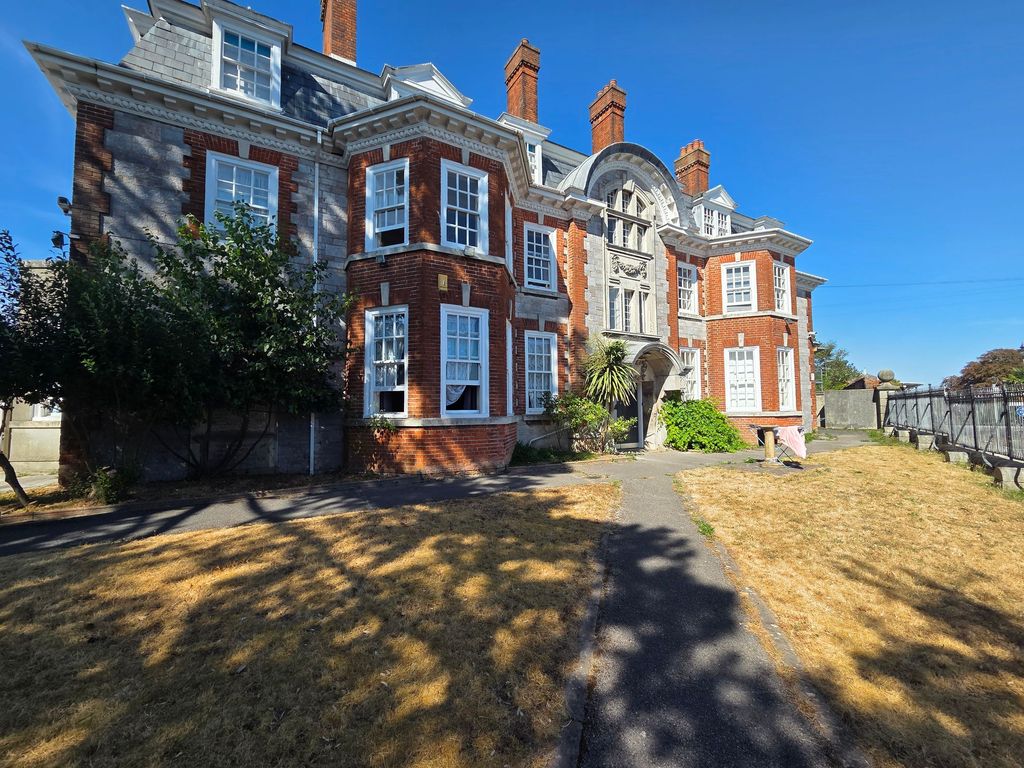 Property photo 1 of 5