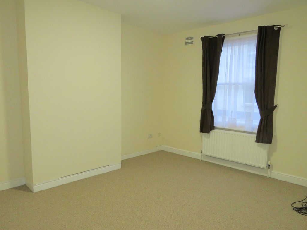 Property photo 3 of 5 Living Room