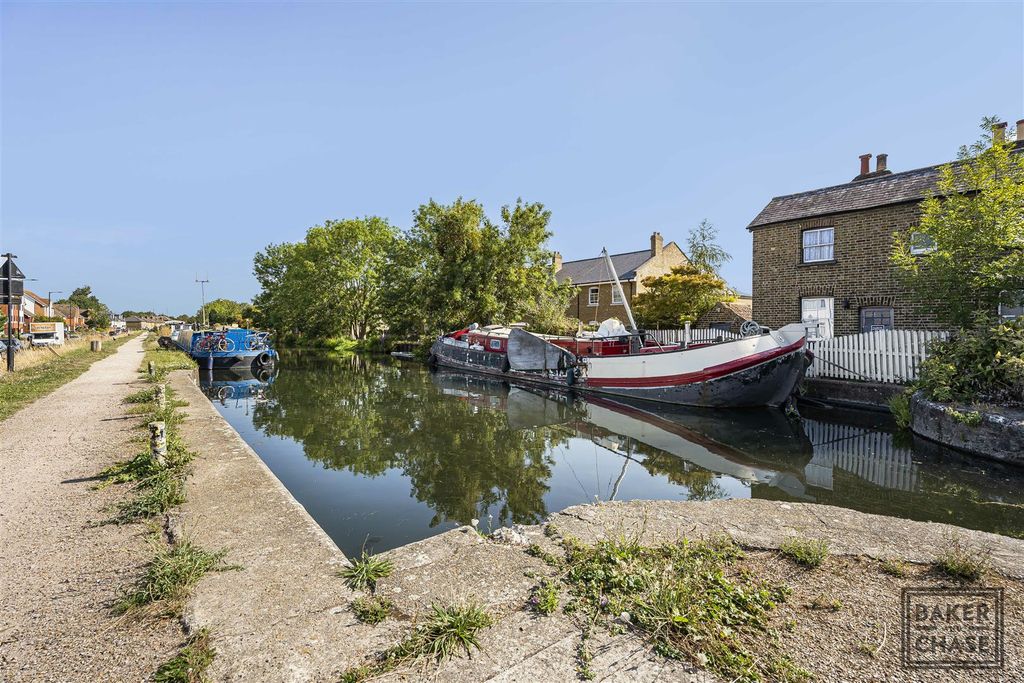 Property photo 2 of 12 Lock