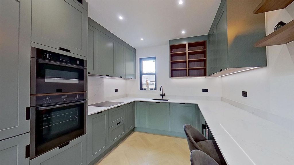 Property photo 2 of 23 Vanderbilt-Road-Earlsfield-Sw18-09082026_104914.Jp