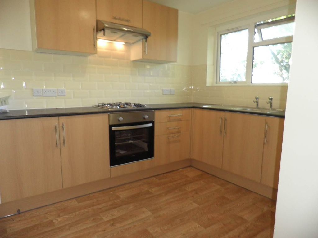 Property photo 3 of 12 Kitchen