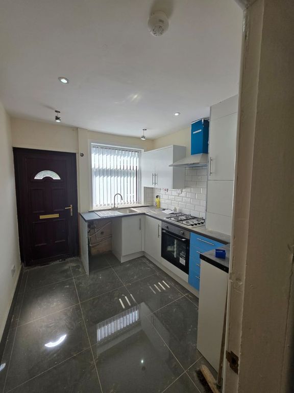 Property photo 2 of 10 Kitchen