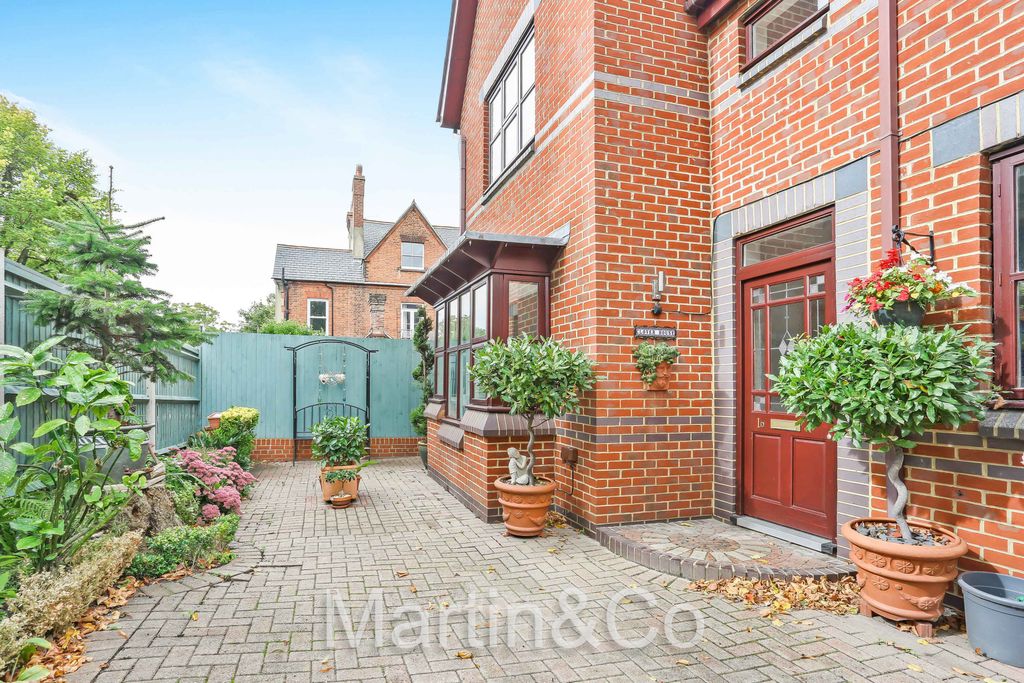 Property photo 1 of 15