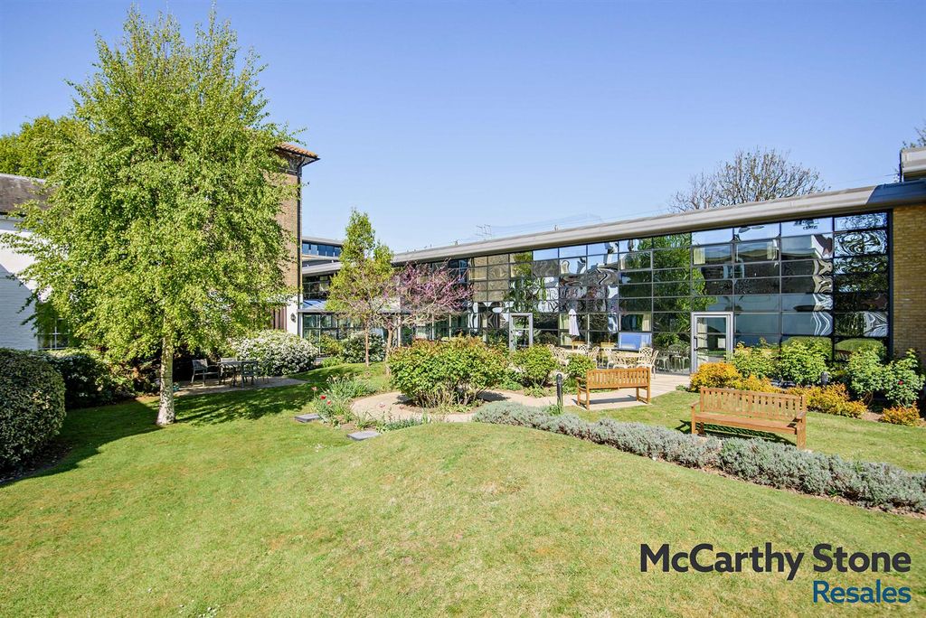 Property photo 2 of 21 8686853-Exterior03-800.Jpg