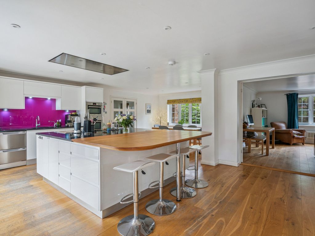 Property photo 2 of 25