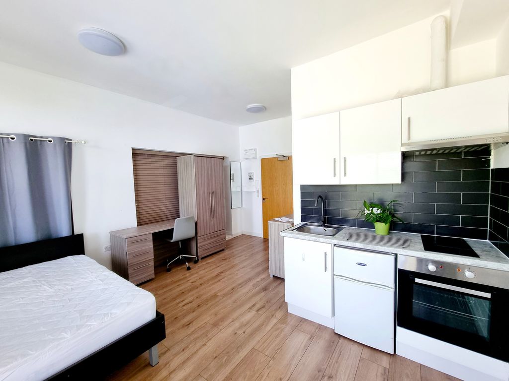 Property photo 3 of 12