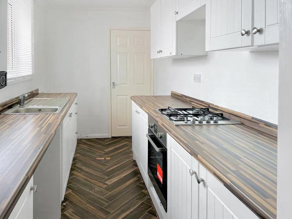 Property photo 2 of 9 Kitchen