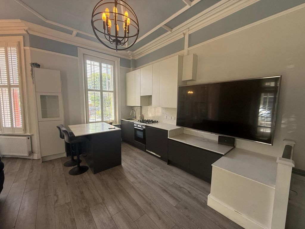 Property photo 1 of 11 Kitchen