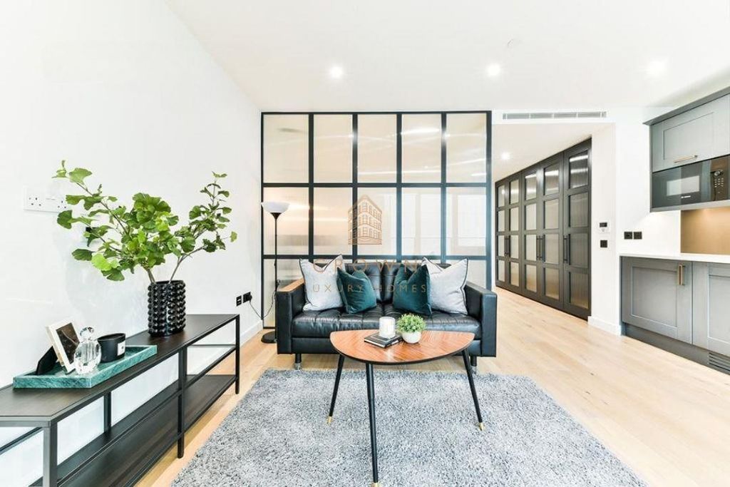 Property photo 1 of 18 Emery Wharf, 0083.Jpg