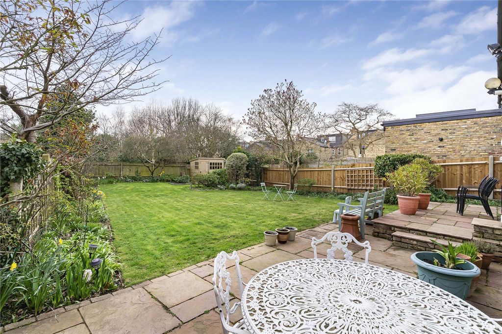 Property photo 3 of 27 Garden