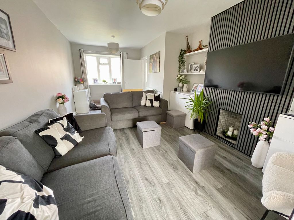 Property photo 3 of 17 4430193