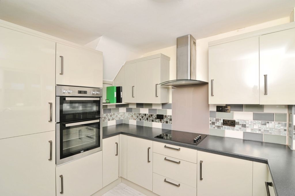 Property photo 3 of 22 Pbox-Img.Jpg