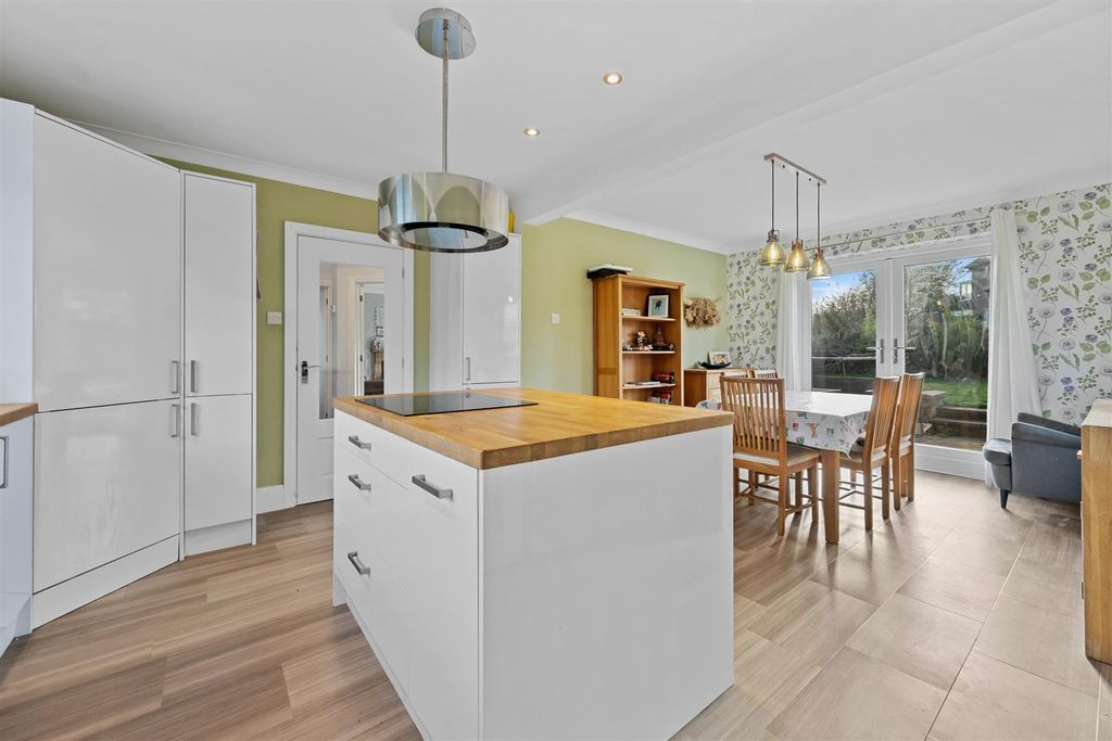 Property photo 3 of 29 2Ahighstweb11.Jpg