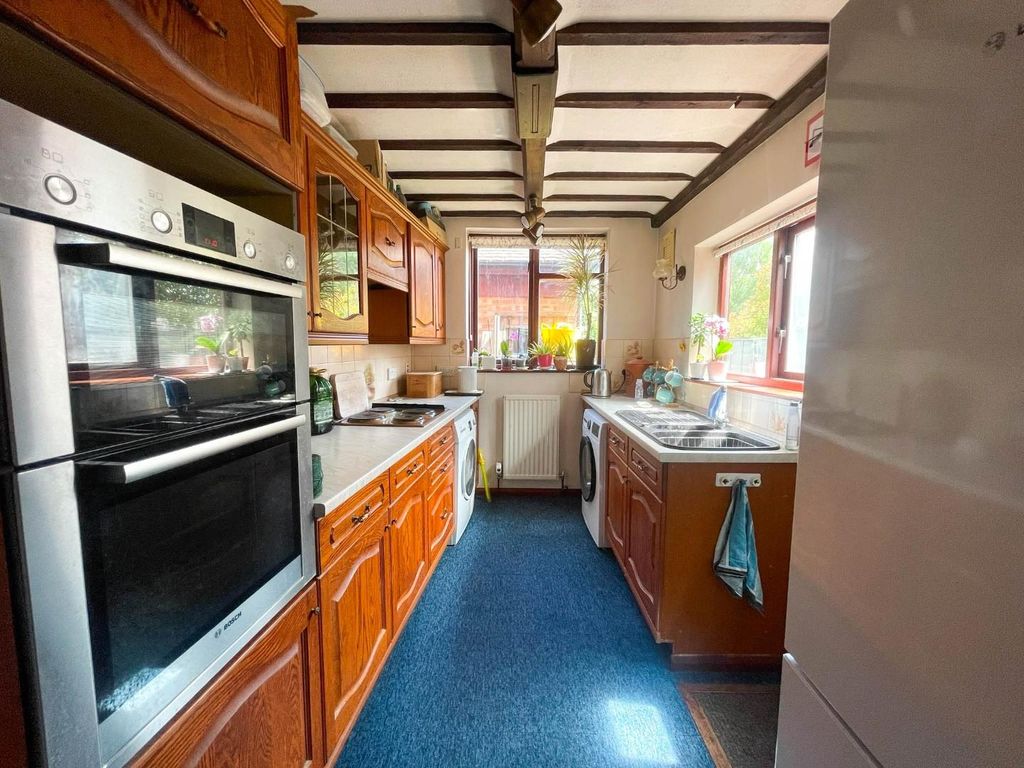 Property photo 2 of 16 Fb93A90B-073A-42ce-A418-4275A34E3313.Jpg