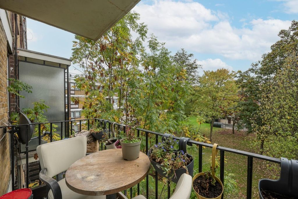 Property photo 3 of 11 Balcony