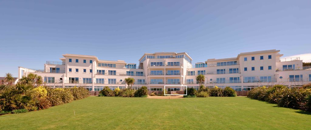 Property photo 1 of 24 Apartment 06 St Moritz Hotel