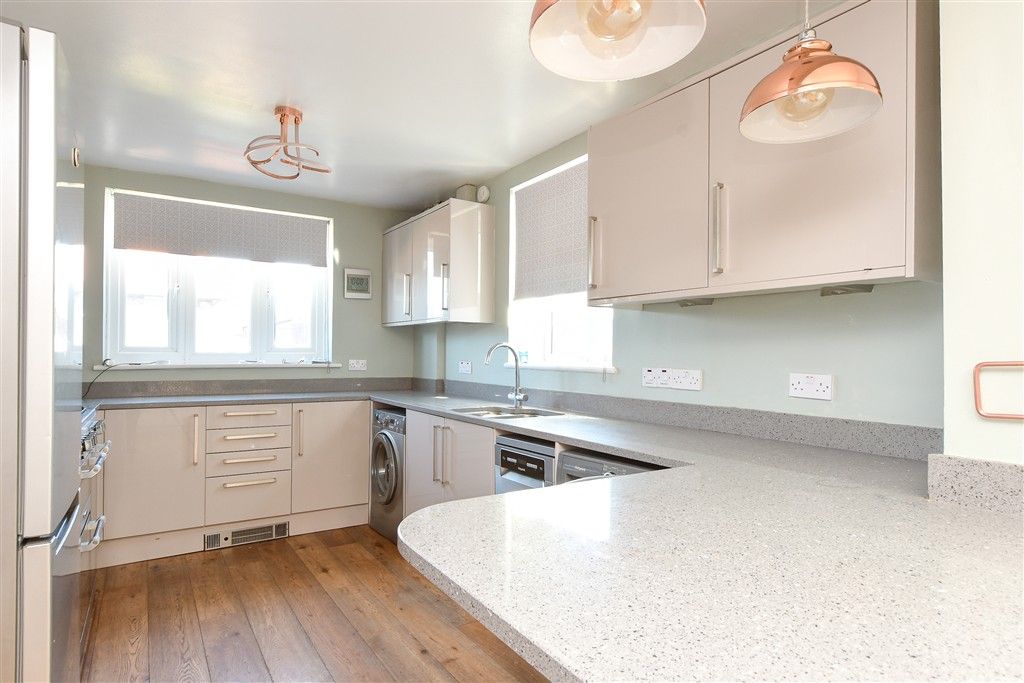 Property photo 3 of 16 Kitchen