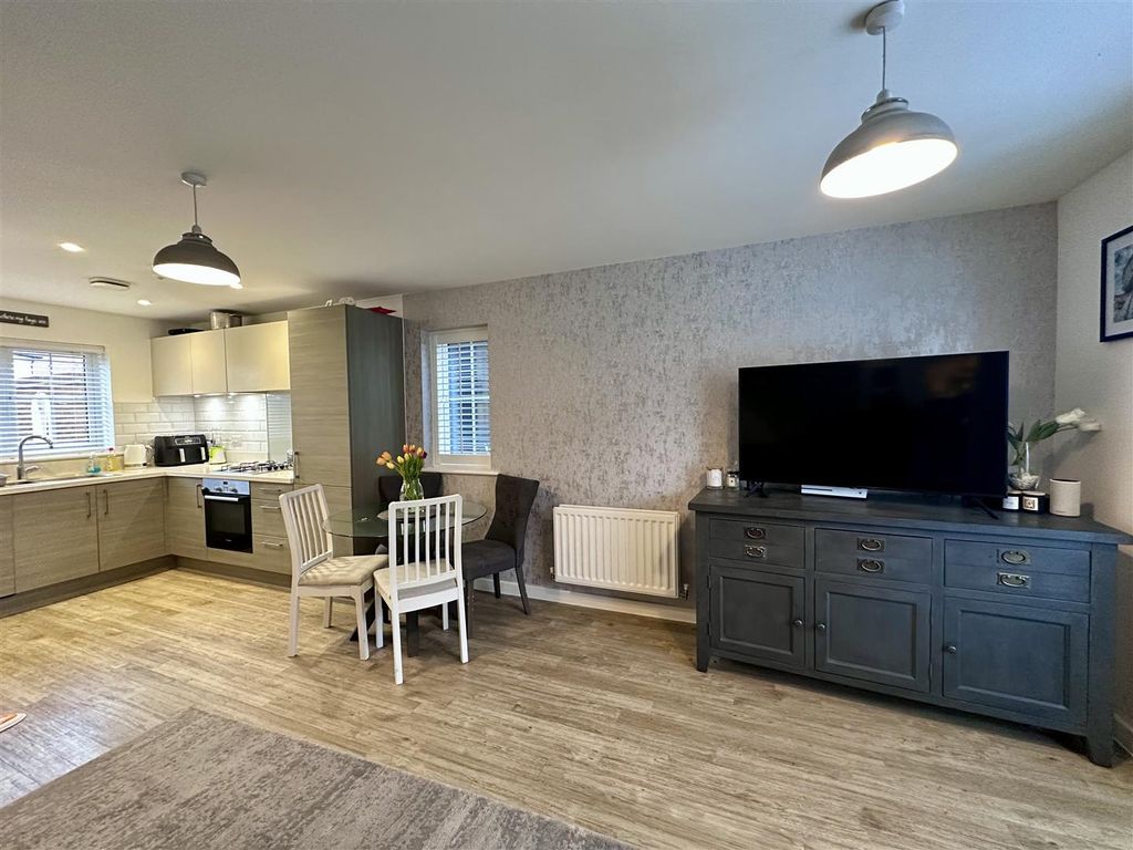 Property photo 3 of 18 Tempimagekxggtx.Jpg