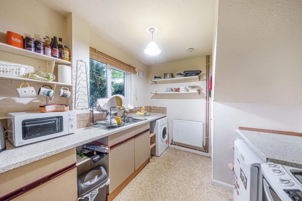 Property photo 3 of 10 Kitchen