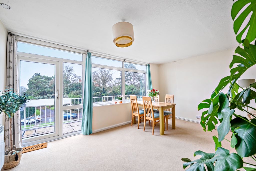 Property photo 2 of 12 6