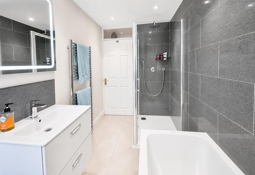 Property photo 3 of 20 18.Png