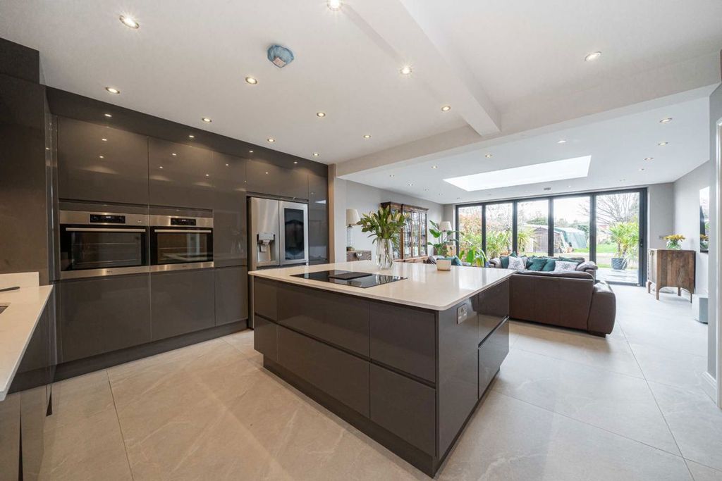 Property photo 3 of 8