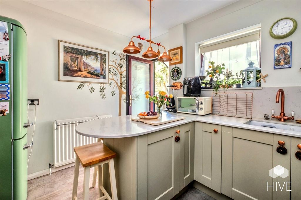 Property photo 3 of 26