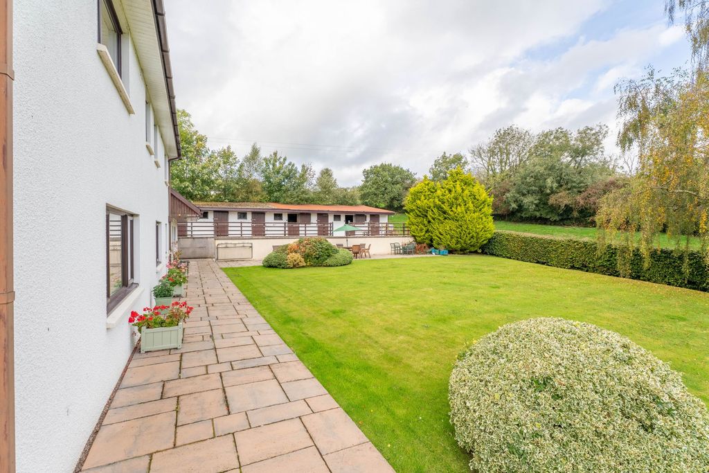 Property photo 3 of 45