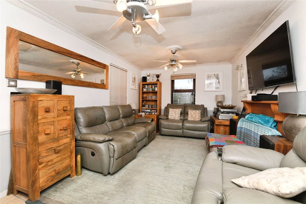 Property photo 2 of 17 Interior