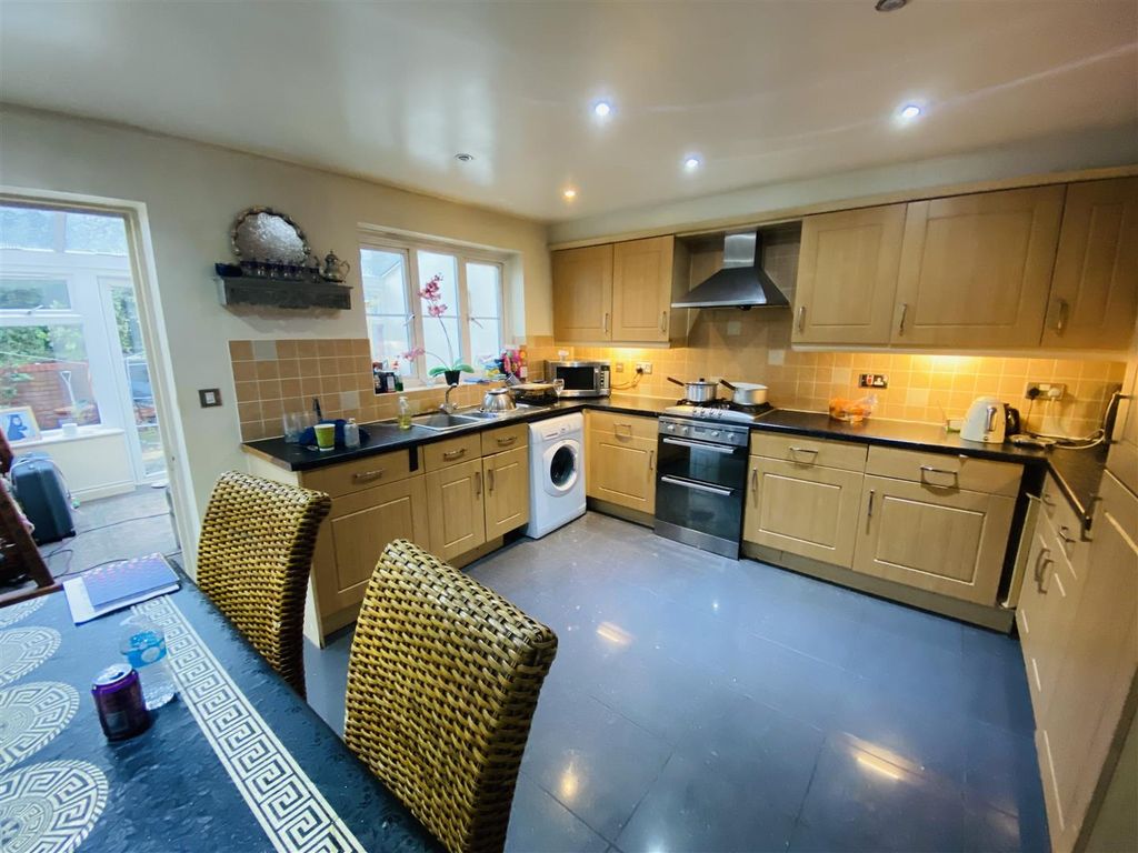 Property photo 2 of 16 Kitchen / Breakfast Room: