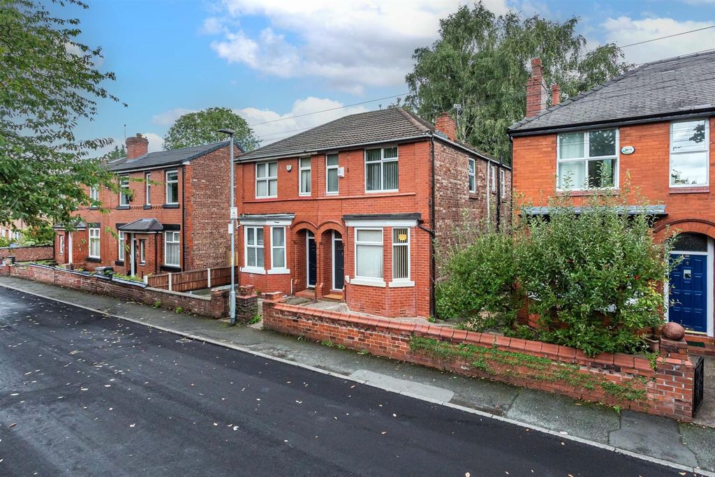 Property photo 3 of 38 22 Rusholme Grove-5.Jpg