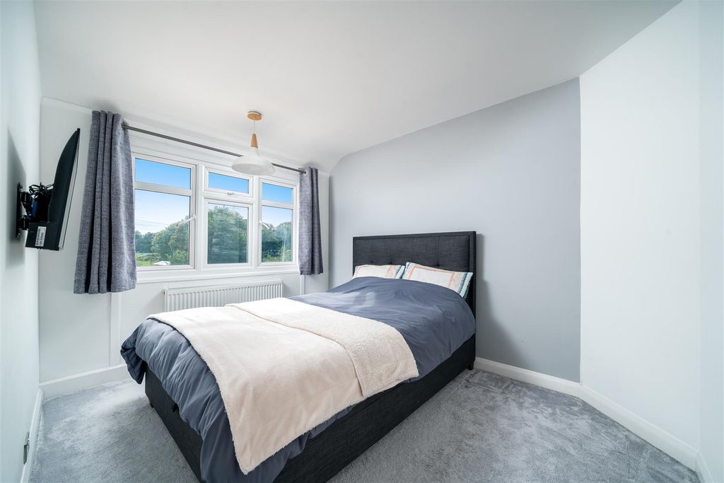 Property photo 3 of 13 3.Master.Jpg