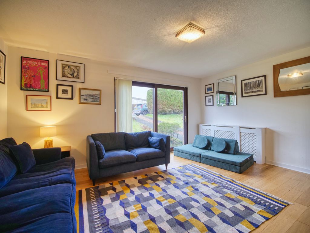 Property photo 3 of 17 Lounge