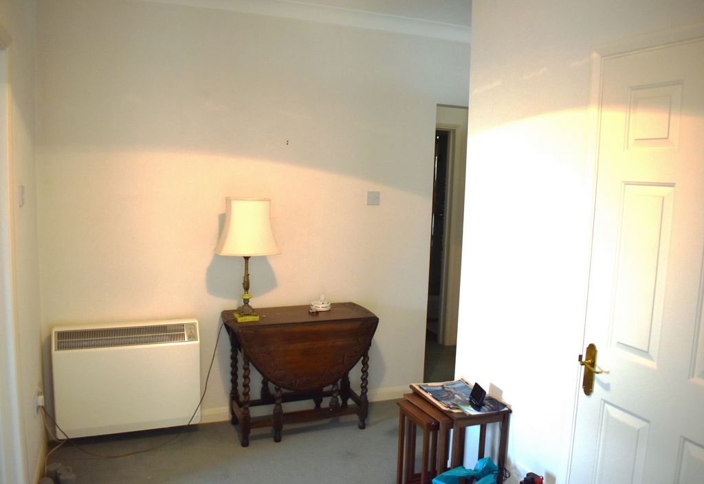 Property photo 3 of 15 Entrance Hallway