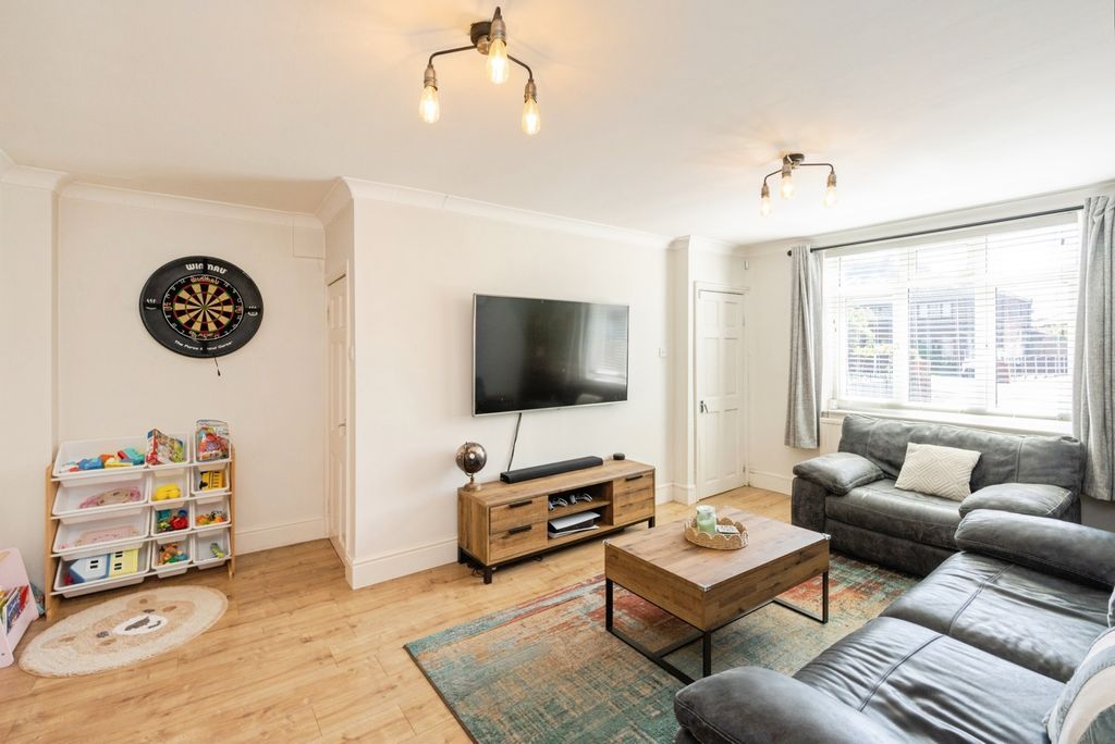 Property photo 2 of 17 Photo