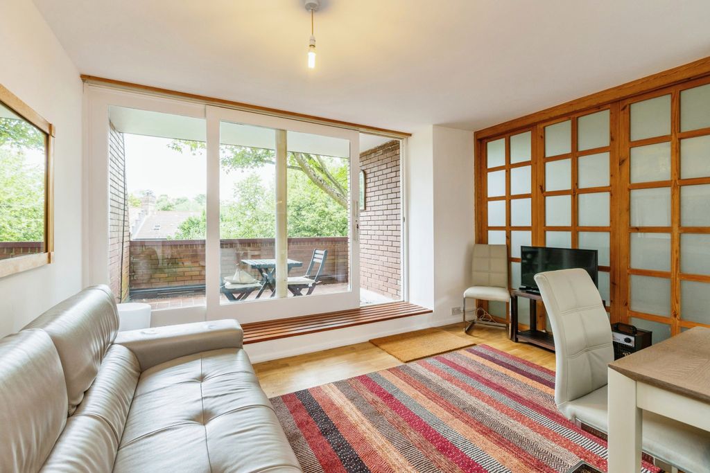 Property photo 1 of 10 25Highgatespinneycre