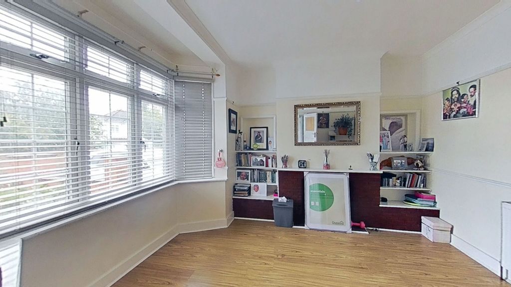 Property photo 3 of 20