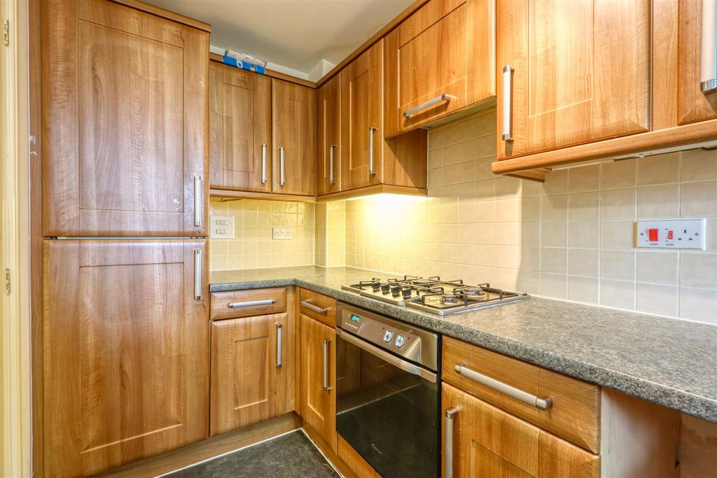 Property photo 3 of 16 Kitchen