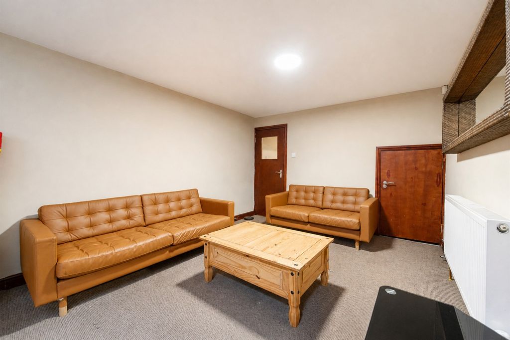 Property photo 2 of 15 Picture No. 27