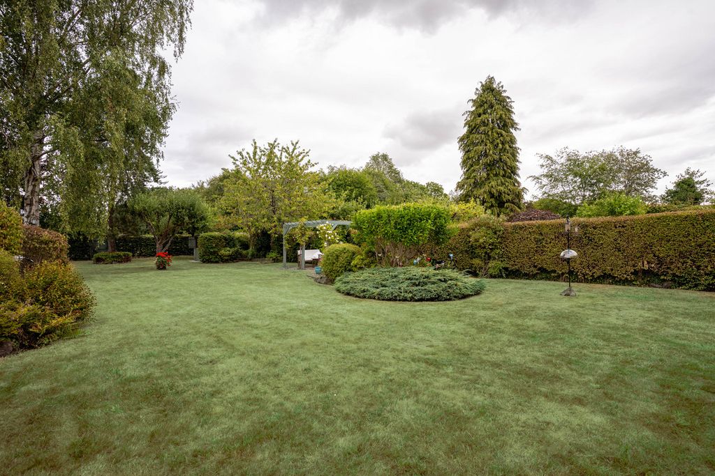 Property photo 2 of 32